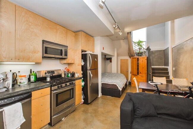 Building Photo - Loft style Unit in SOMA - Move-In Bonus