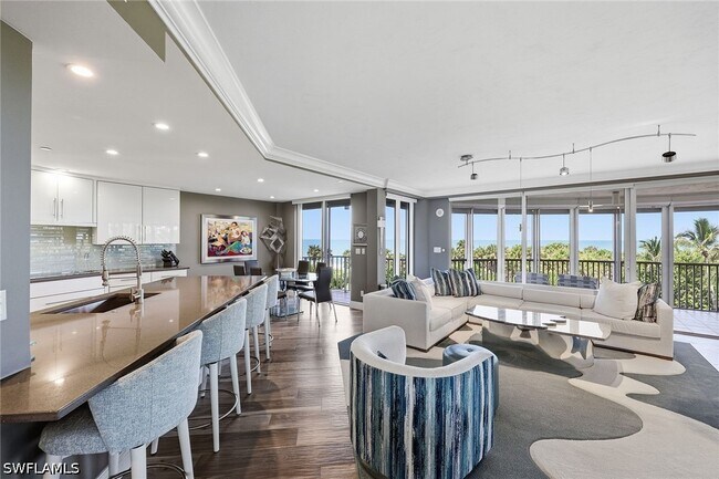 Building Photo - 8111 Bay Colony Dr