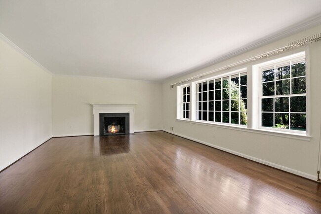 Foto del edificio - 3 Bed 3 Bath - Potomac Falls Rambler - 2 Car Garage