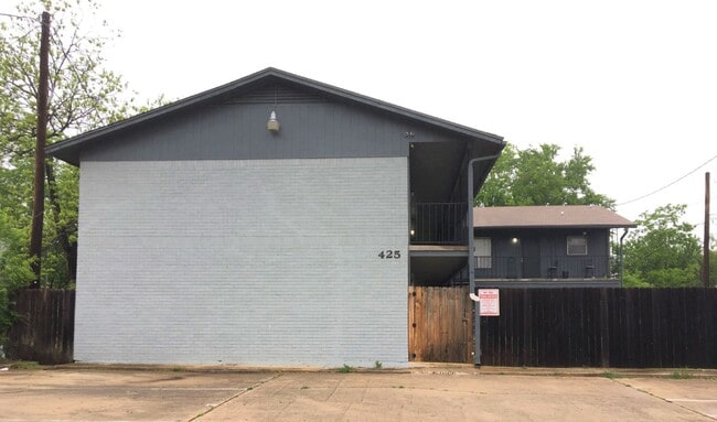 Building Photo - 425 W Avenue C