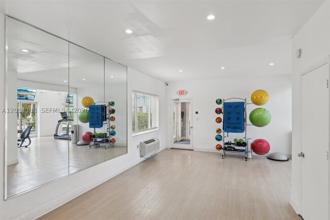 Foto del edificio - 5215 NE 3rd Ct