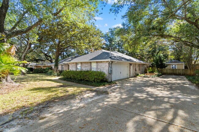 Foto del edificio - 4139 Sandy Bluff Dr W