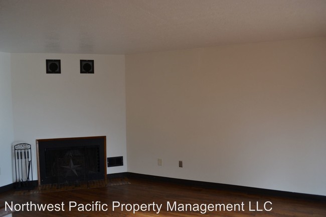 Foto del edificio - 1575-1579 Fircrest Ct SE