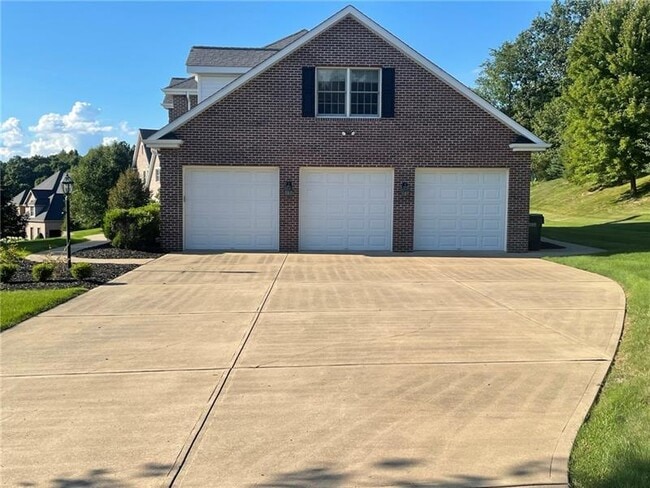Building Photo - 320 MacIntosh Dr