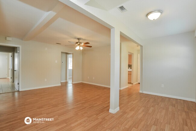 Building Photo - 656 Rhodes Dr