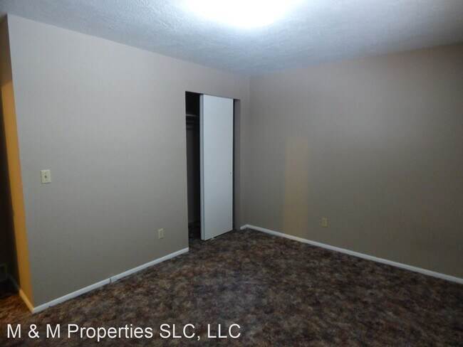 Building Photo - 326 E Sunset Ave