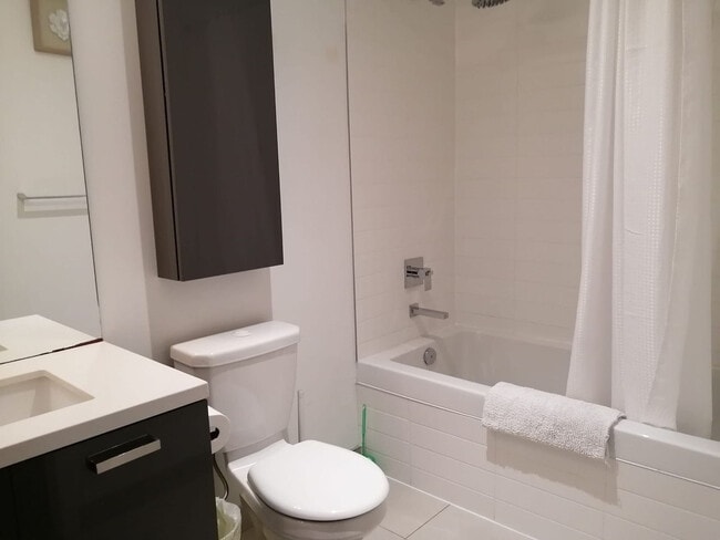 Building Photo - 17 Charlotte St