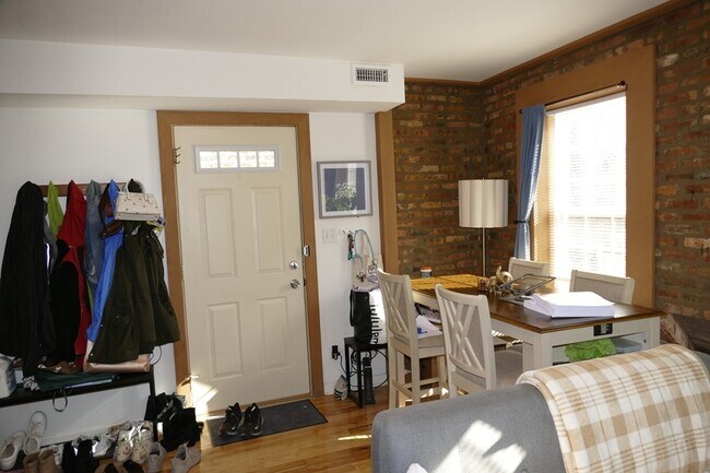 Foto del edificio - 1338 W Erie St