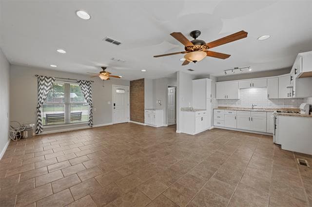 Foto del edificio - 6209 Shadydell Dr