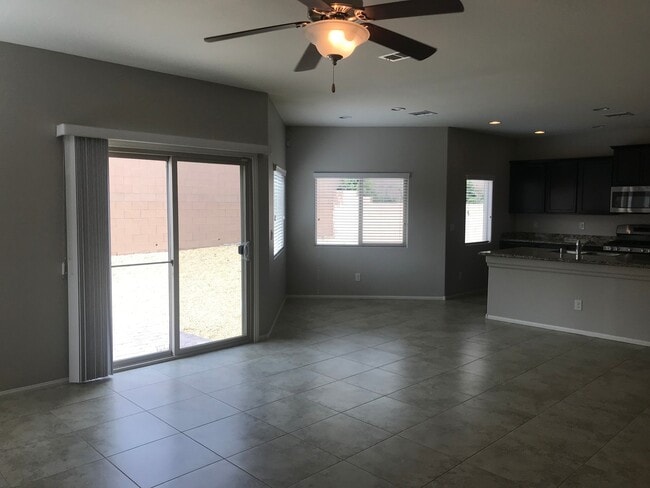 Building Photo - Beautiful DR Horton Home in Centennial Hil...