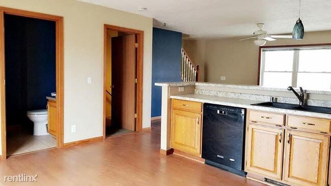 Foto del edificio - 3 br, 1.5 bath Townhome - 1505 Langley Ln