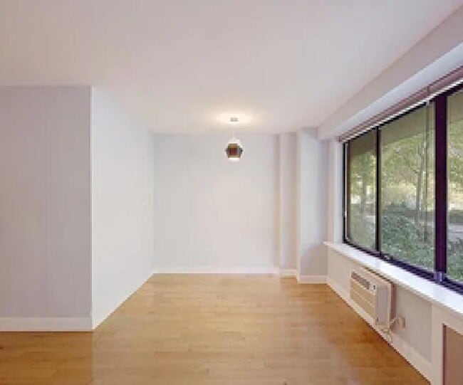 Building Photo - 372 Central Prk W