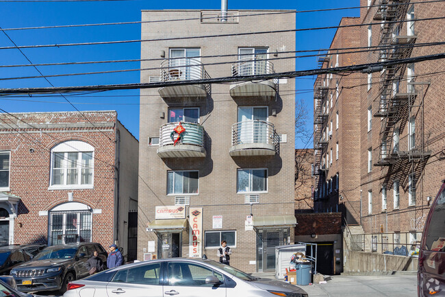 Building Photo - 13271 Maple Ave