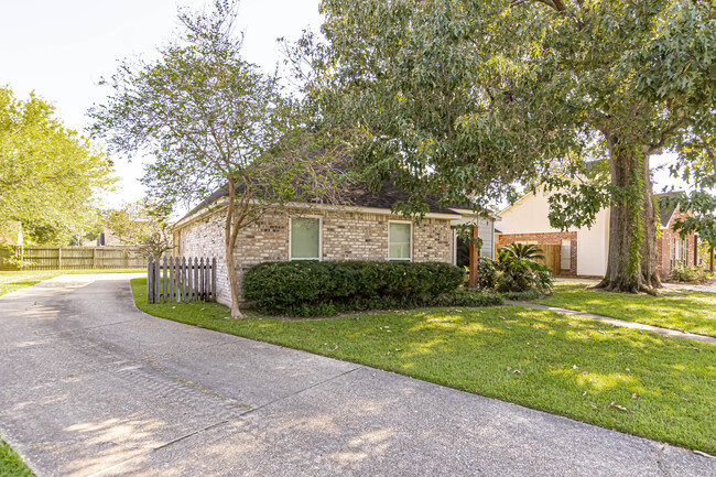 Building Photo - 13333 Parwood Ave