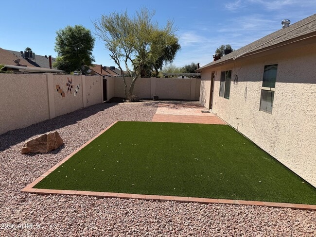 Building Photo - 1803 W Shawnee Dr