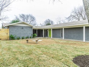 Building Photo - 1010 N Meadows Dr