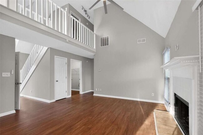 Building Photo - 7700 Lakeshore Ct