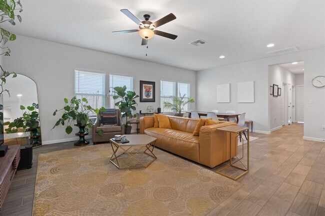 Building Photo - 10800 Blacket Dr