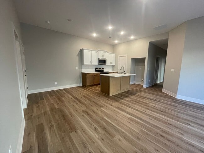 Building Photo - 1823/25 Hickory Creek