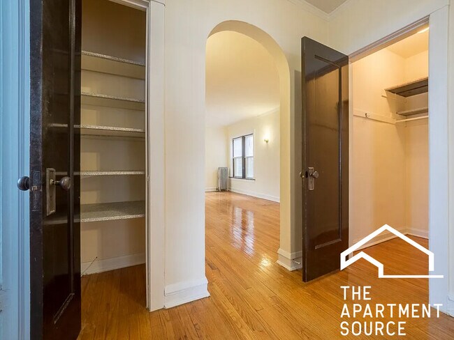 Foto del edificio - 4914 N Hoyne Ave