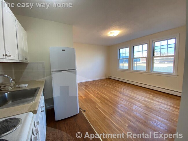 Building Photo - 172 N Beacon St