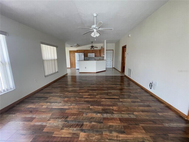 Building Photo - 743 W Toucan Loop