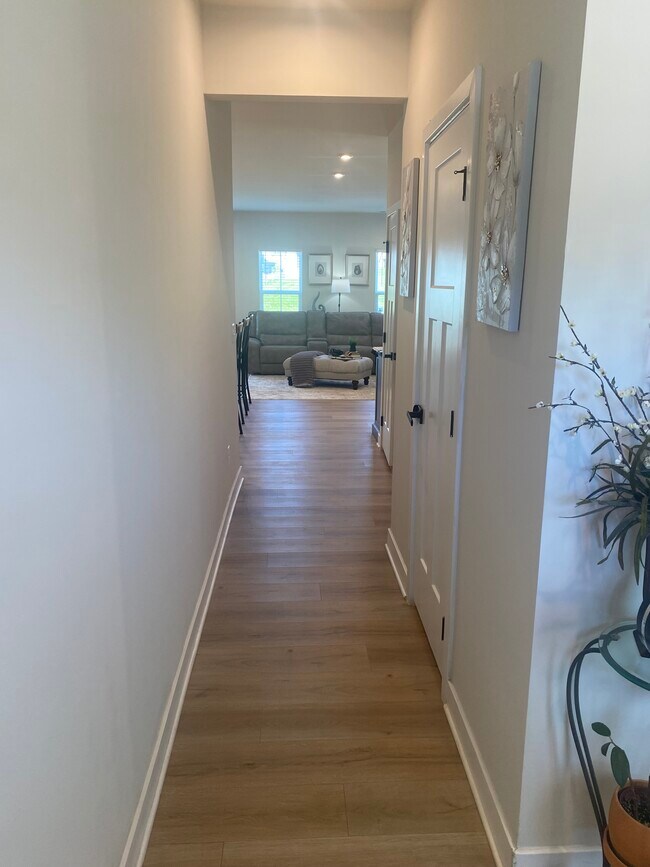 Pasillo - 211 Pryor Dr
