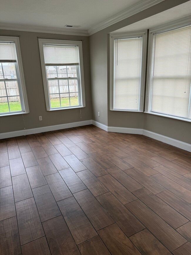 Building Photo - 1071 Steele Rd