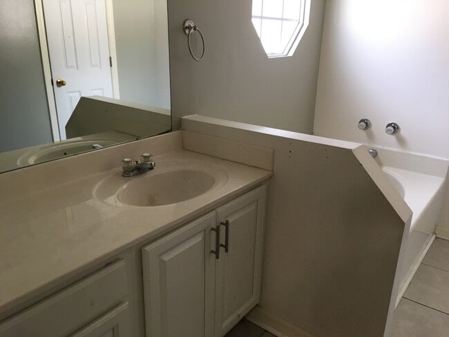 Building Photo - 1620 Westminster Trl