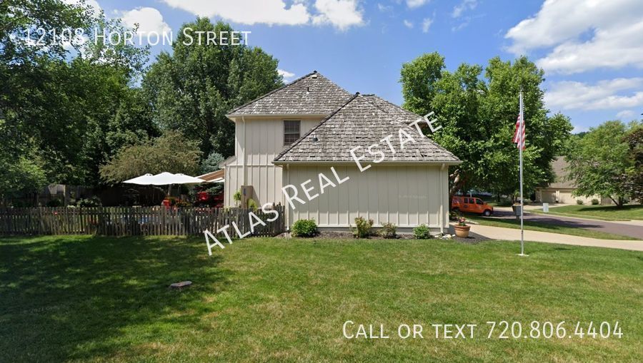 Building Photo - Huge home in a great area! Come see what y...