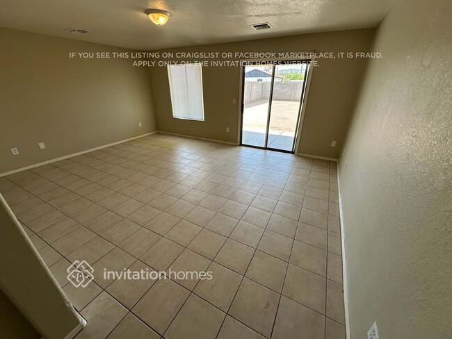 Building Photo - 2527 E Wier Ave