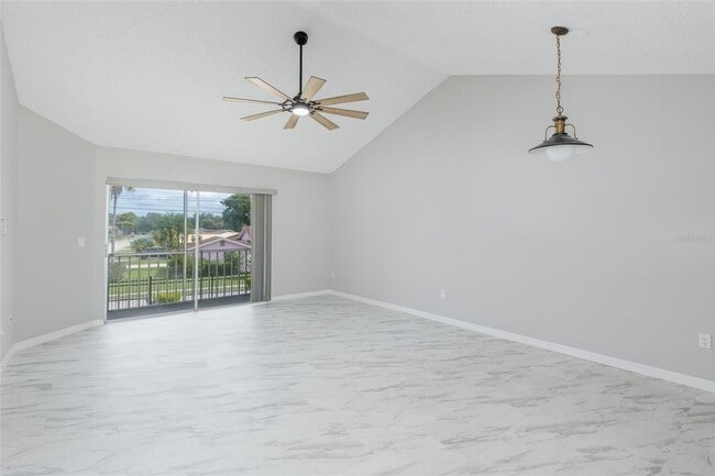 Building Photo - Beautifully Updated Condo
