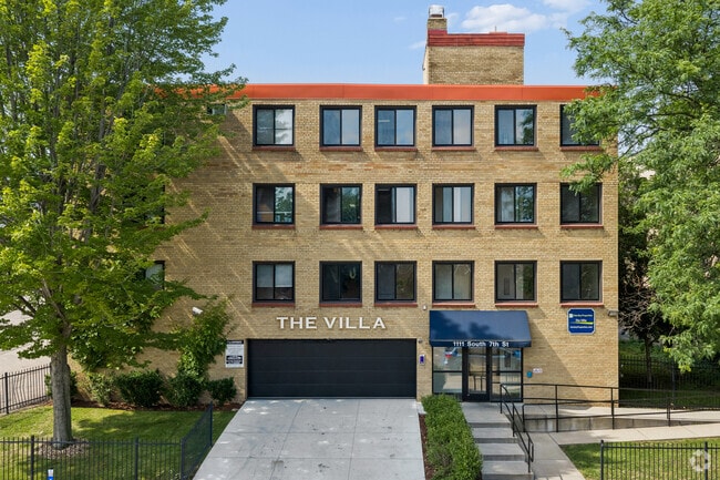 Building Photo - The Villa Apartments