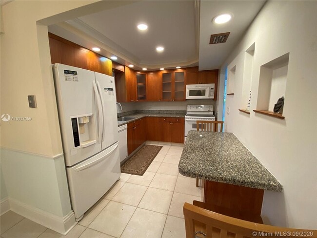 Building Photo - 20300 W Country Club Dr