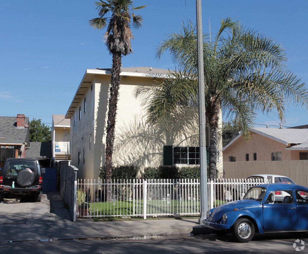Building Photo - 2817 Santa Ana St