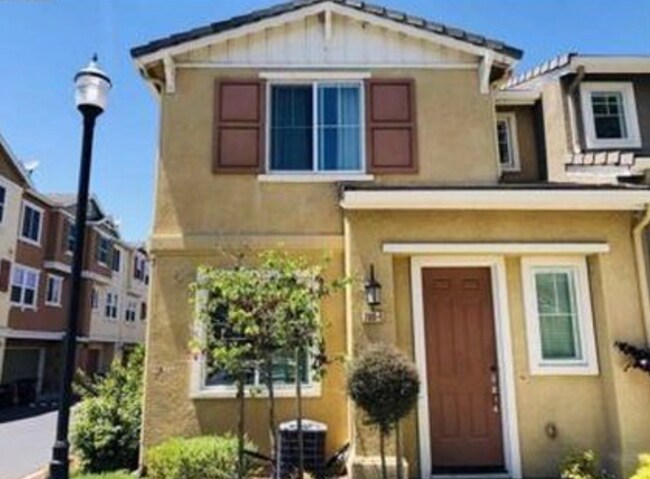 Foto del edificio - 700 Old Oak Ln