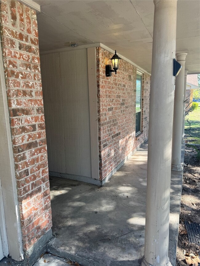 Building Photo - 3210 Haydee Rd