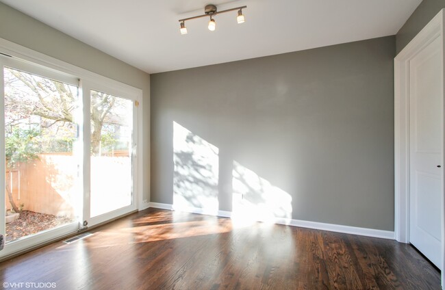 Foto del edificio - 1732 Pickwick Ln