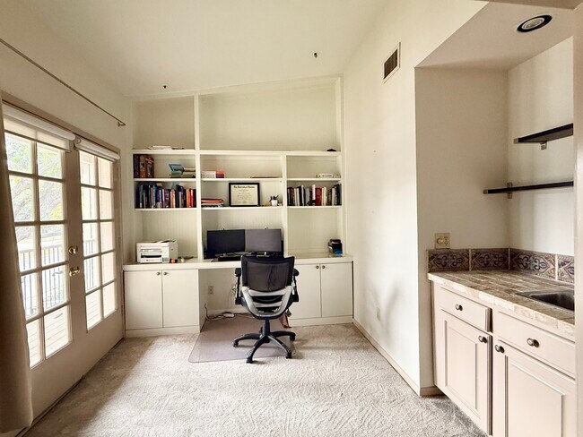 Foto del edificio - 2001 Bering Dr