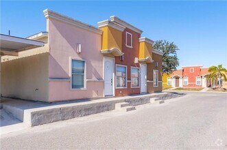 Building Photo - 3036 Regal Dr