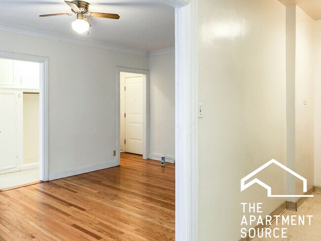 Foto del edificio - 540 W Briar Pl