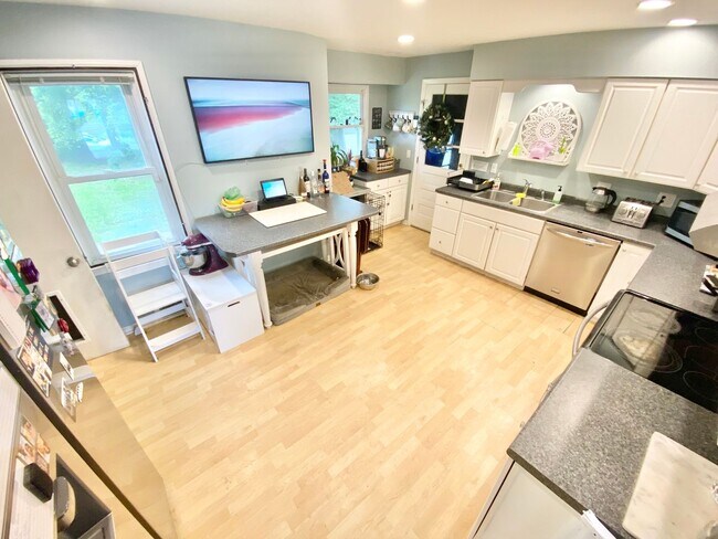 Foto del edificio - 4 Bedroom Home in South Burlington VT Avai...
