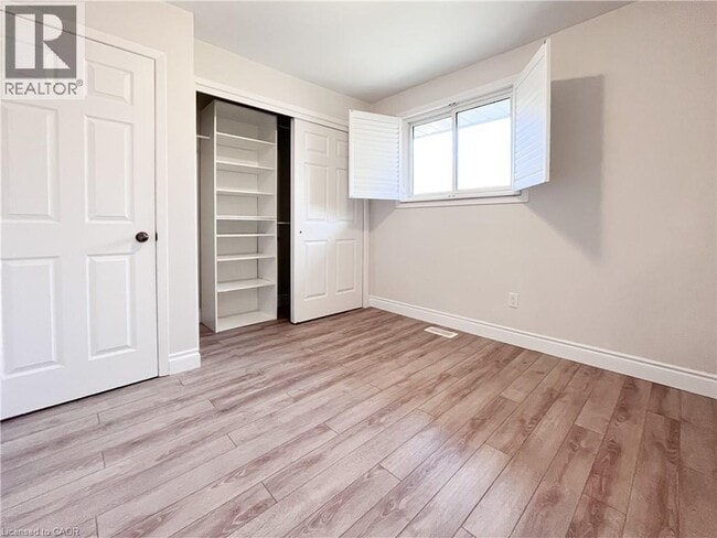 Building Photo - 514 Fallingbrook Dr