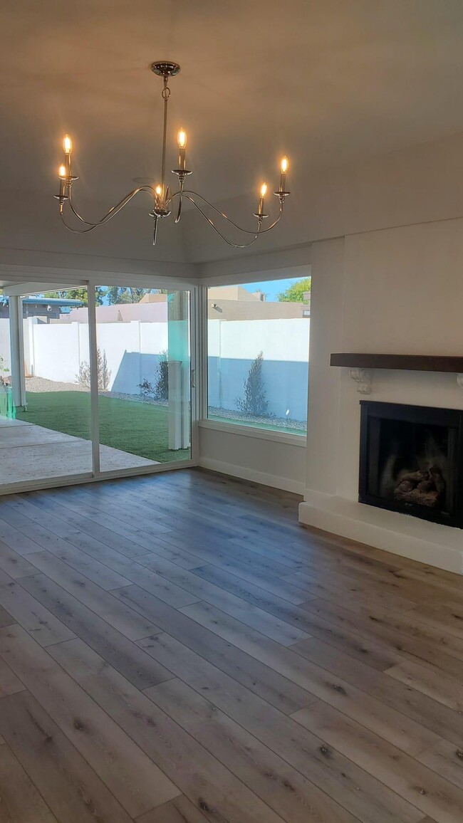 Building Photo - 954 N Segovia Dr