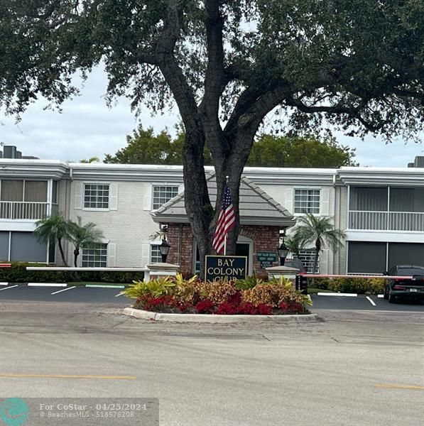 Foto del edificio - 6447 Bay Club Dr