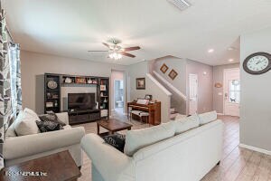 Foto del edificio - 404 Hepburn Rd