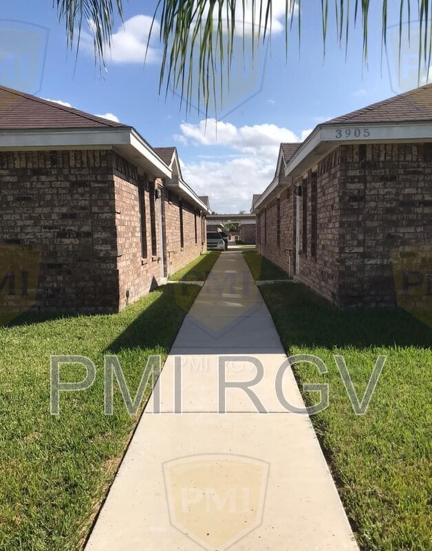 Building Photo - 3905 S Radisson Ave