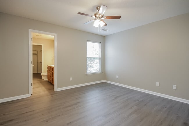 Building Photo - 910 James Madison Dr