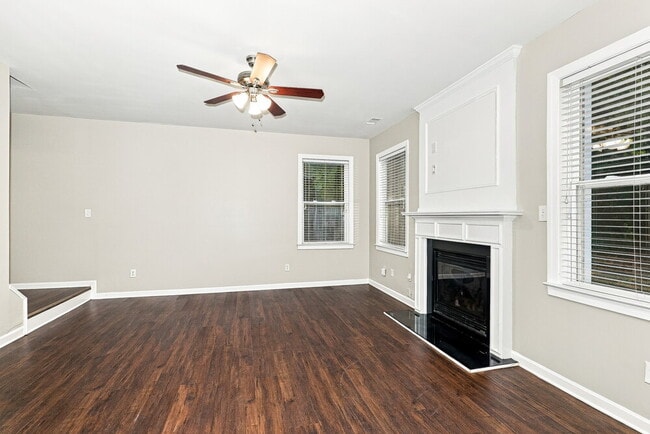 Building Photo - 2808 Harcourt Dr