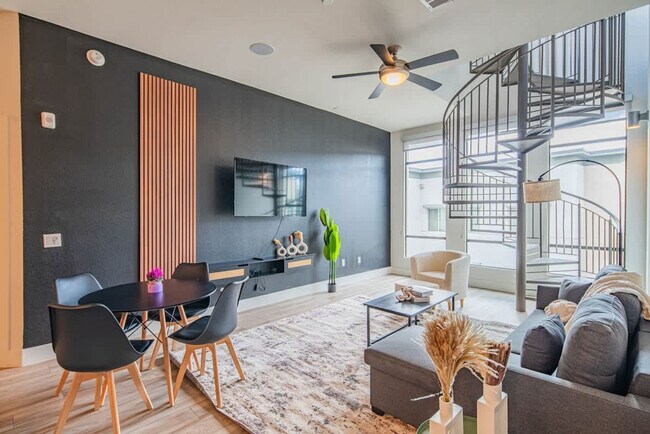 Building Photo - 15501 N Dial Blvd